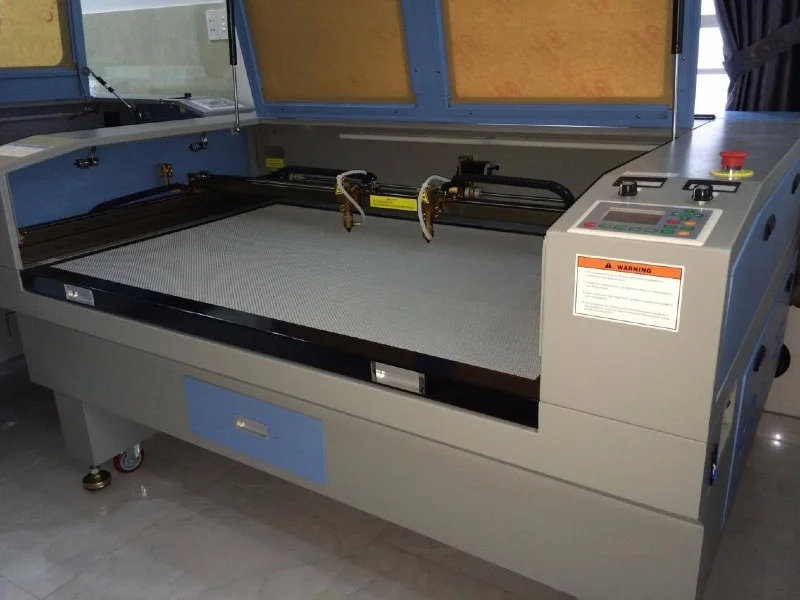 máy cắt laser 1390