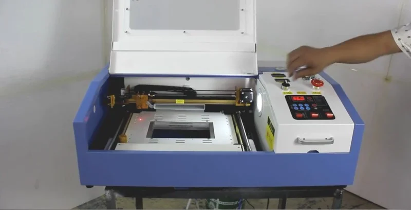 máy cắt laser 3020 3